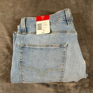 GUESS Wyatt Denim Shorts Light Wash Frayed Hem Casual Blue Jean Mens 36" NWT